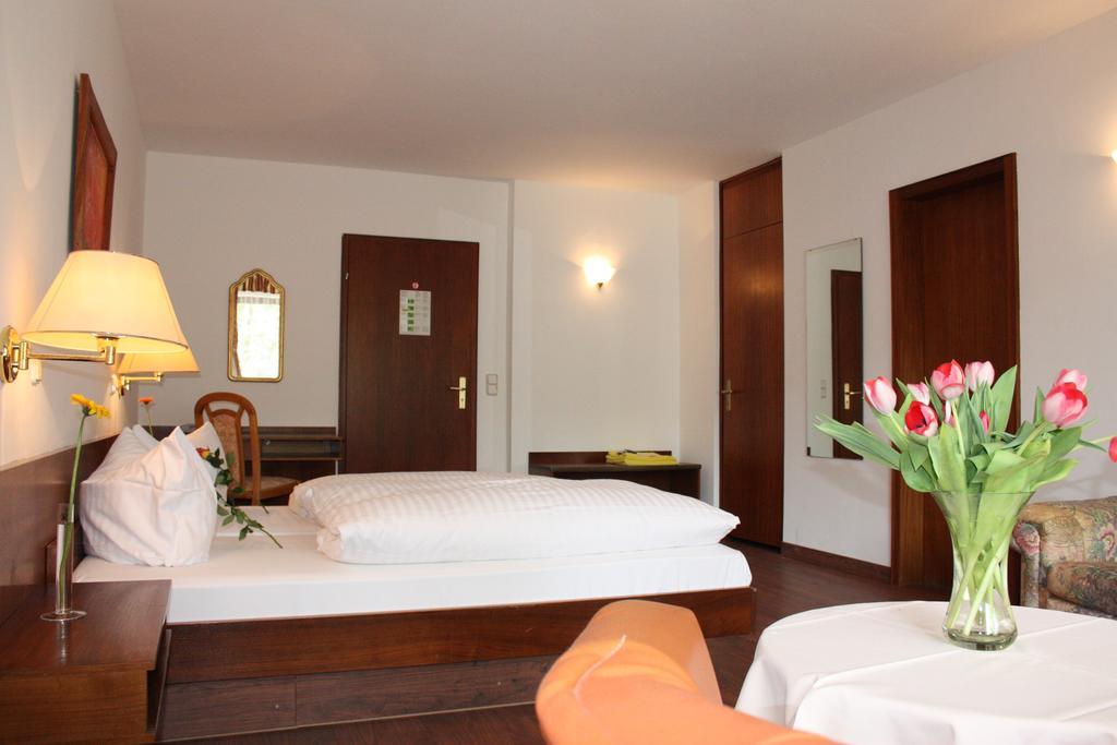 Sathya Ayurveda -Hotel Villa Am Park- Bad Orb Exterior photo