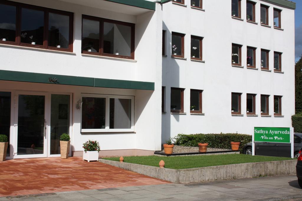 Sathya Ayurveda -Hotel Villa Am Park- Bad Orb Exterior photo