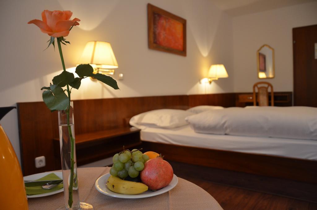 Sathya Ayurveda -Hotel Villa Am Park- Bad Orb Exterior photo